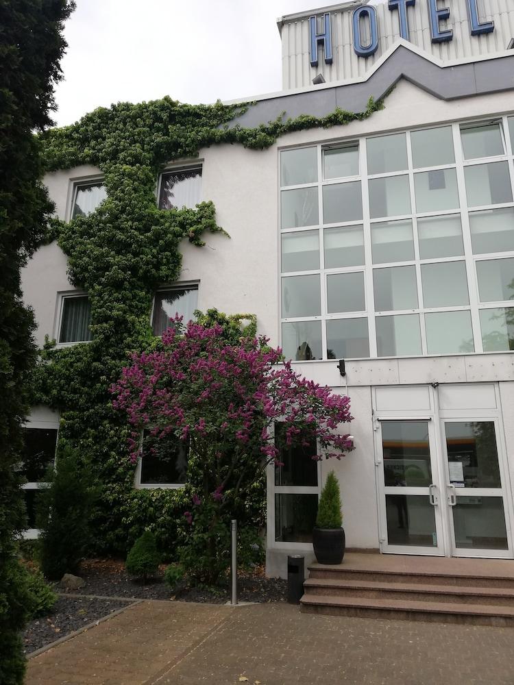 Arthotel Ambassador Wiesbaden - Free Parking Esterno foto