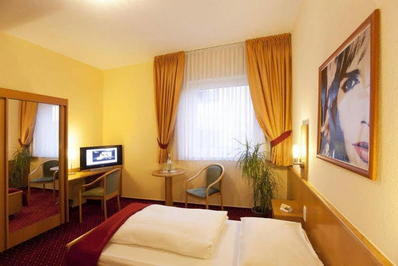 Arthotel Ambassador Wiesbaden - Free Parking Esterno foto